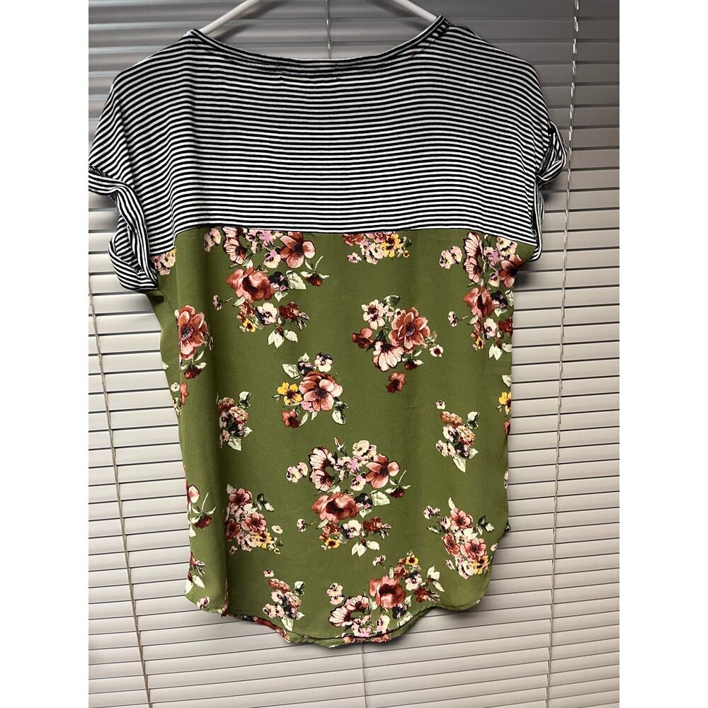 Rewind Women’s Top Striped & Floral Color Block Tee Size Small Green, Black, Pin